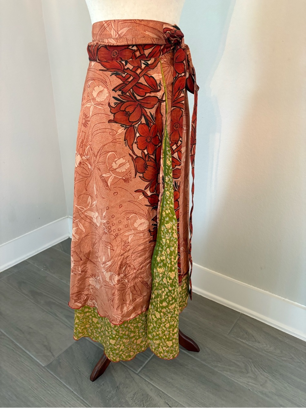 Wevez Boho Silk Blend Full Wrap Skirt Midi Two Layers Large Green and Red